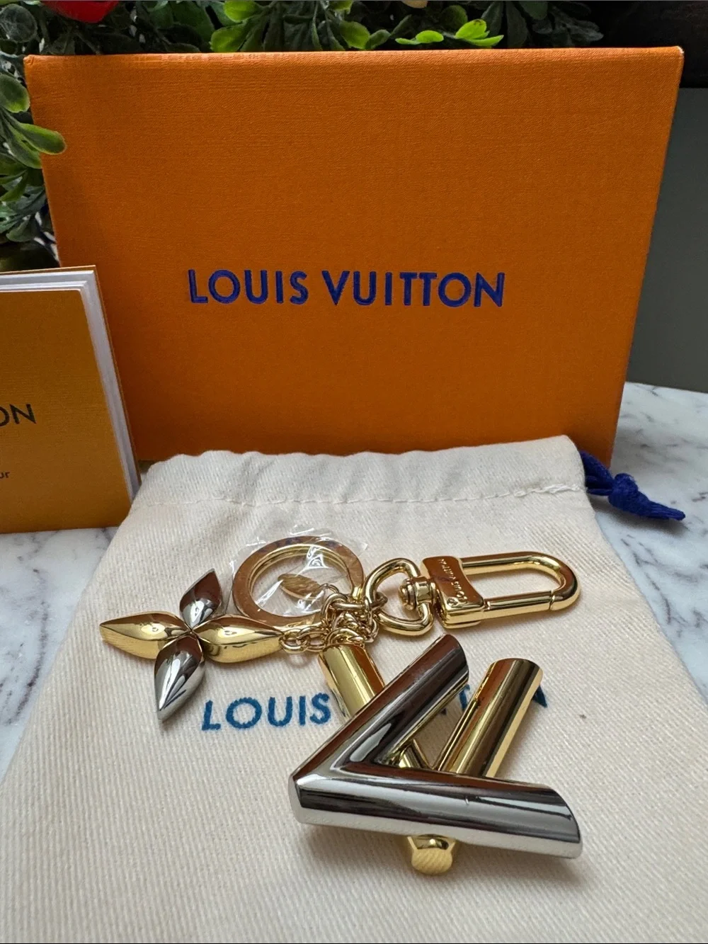 Louis Vuitton New Wave Two-Tone Gold & Silver LV Bag Charm Key Holder NIB - Picture 2 of 11